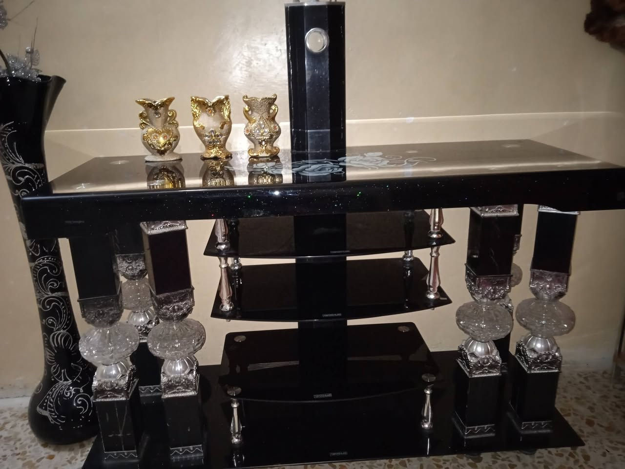 مرحبا عندي ميز تلفزيون حلوي مابينو اي عيب بس ماعندي مكان بيتي ضيق ومعانو اربع مزهريات وحدي كبيره وثلاثه صغار هذولي كلتم ب 35، مكاني موصل


**إذا كنت صاحب هذا الإعلان وتريد حذفه لأي سبب، رجاءا أرسل رسالة إلى الدعم الفني**