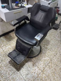 كراسي عدد ٣ للبيع ٢ كلشي مابيهن نضيفات واحد منهم ظهر مالته برغي يردله ...