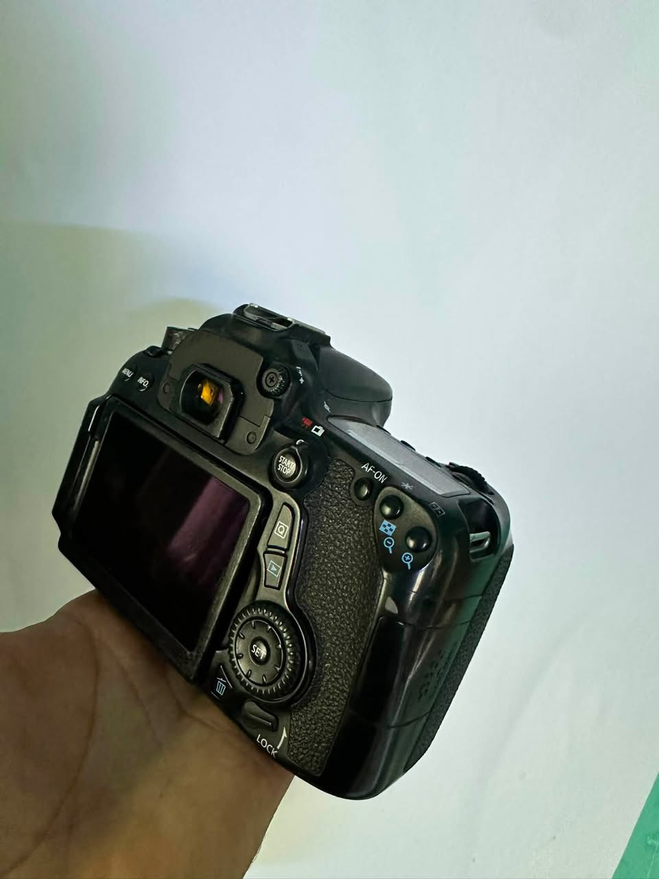 فقط بدي كانون 70D نظافه مثل ما موضح بالصور تواصل ***********
السعر 450 الف
