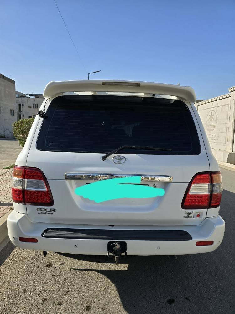 السلام عليكم
لاند كروز موديل 2006 GXR ليمتد فول مواصفات 
 مكينة 4500 6 سلندر محرك عدل
ماشية 158 الف كيلو متر قابل للزياده 
فور ويل4x4 شغال
3 قطع تبريد و ثلاجه 
شاشة و كامرة خلفية 
سلايد 
حساسات امامية و خلفية بلادي 
كشنات مخمل
زركات دعاميه بلادي 
 تايرات جدد يوكاهاما ياباني أصلي اسبير شركة 
حادثها موضح بالصور 
السياره رقم سليمانيه باسمي و تحويل فقط
السياره كلشي شغال بيها 
صدر خلفي جديد و امامي جديد 
 دسكات تخم جديد امامي و خلفي 
 منضومة زنون أصلي عالي ناصي 
مازدات جدد شركة ديبو
السعر 200 ورقة 
*********** بغداد, العراق
