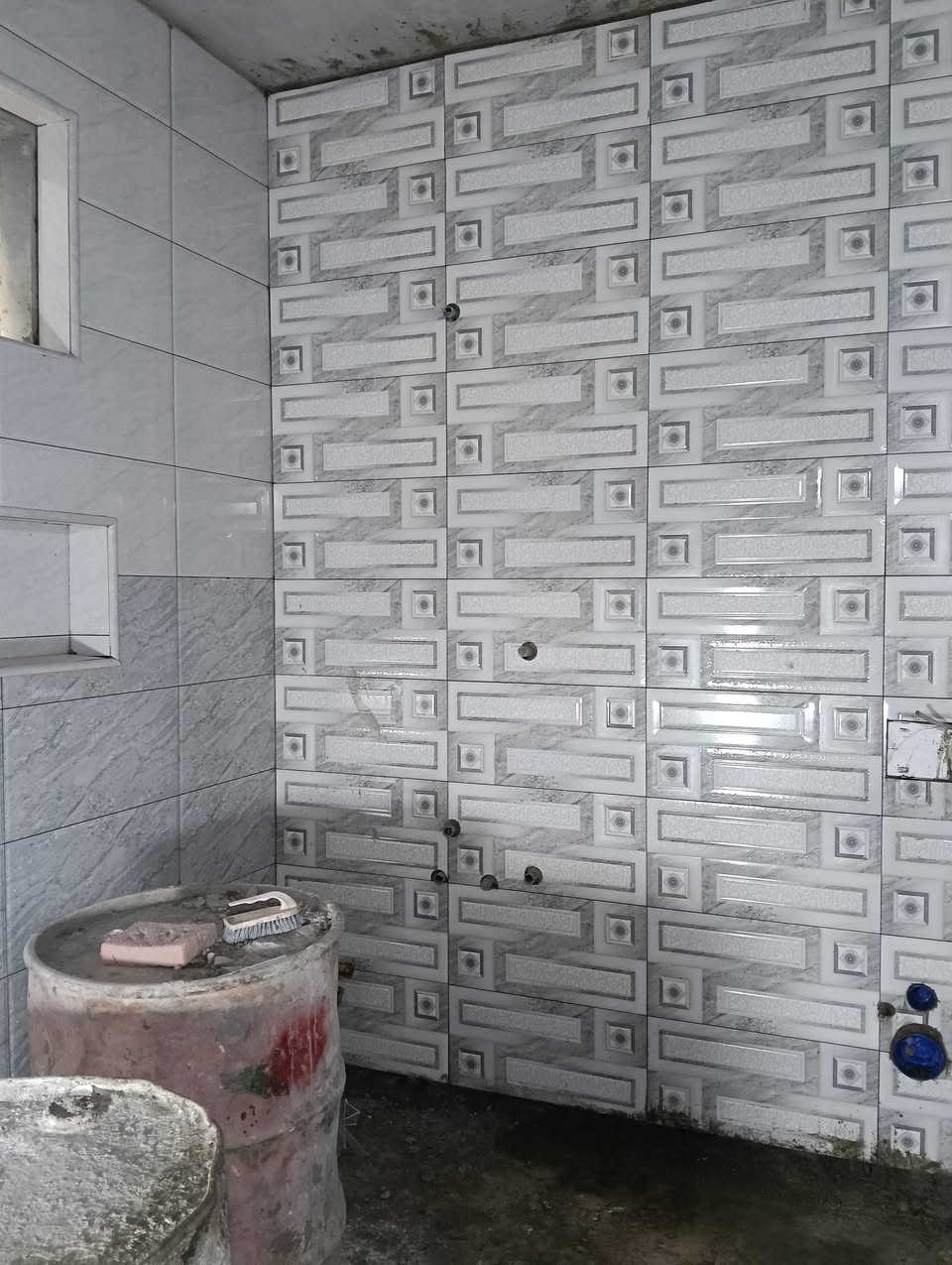 عمل لبخ وبورك وسيراميك جدار ارضيات جص وبورك ***********/***********
