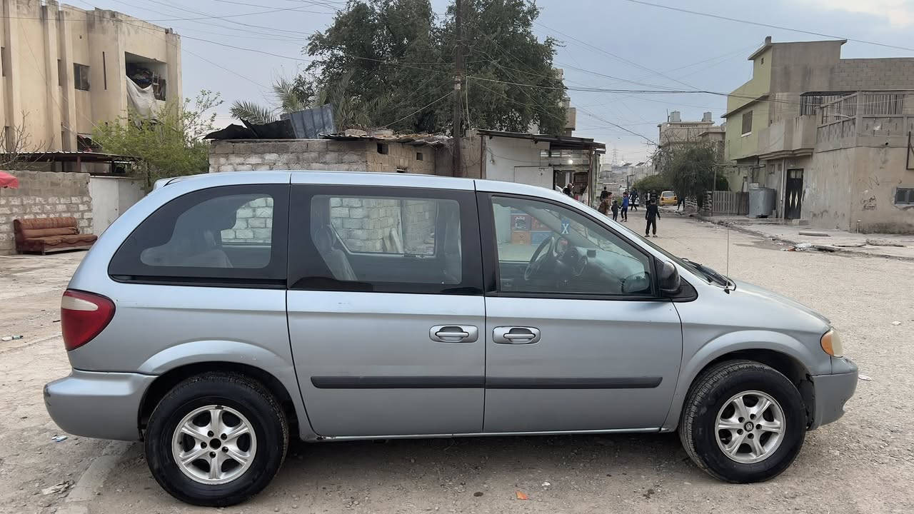 دوج كرفان 2006 لون ازرق شذري
السيارة بأسمي 
تبريد شغال شرط ثلج تخم تايرات جديد باتري جديد محرك وكير مال كصة موديل 2010 
رقمها نينوى بيها كوبون بانزين 
 مكاني حي المنصور
 السعر 84 وبيه مجال للشراي 

0773 963 3792
