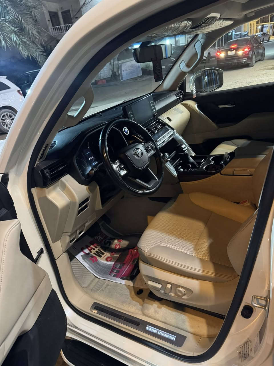 السلام عليكم جميعاً
لاندكروز 2022 ساز اصل ام التطبيق ضمان
ماشيه 46 الف 
السعر 63 $الف 
رقم بغداد انكليزي دولي هزة جديده 
تحويل ثاني يوم 
للاستفسار ***********
