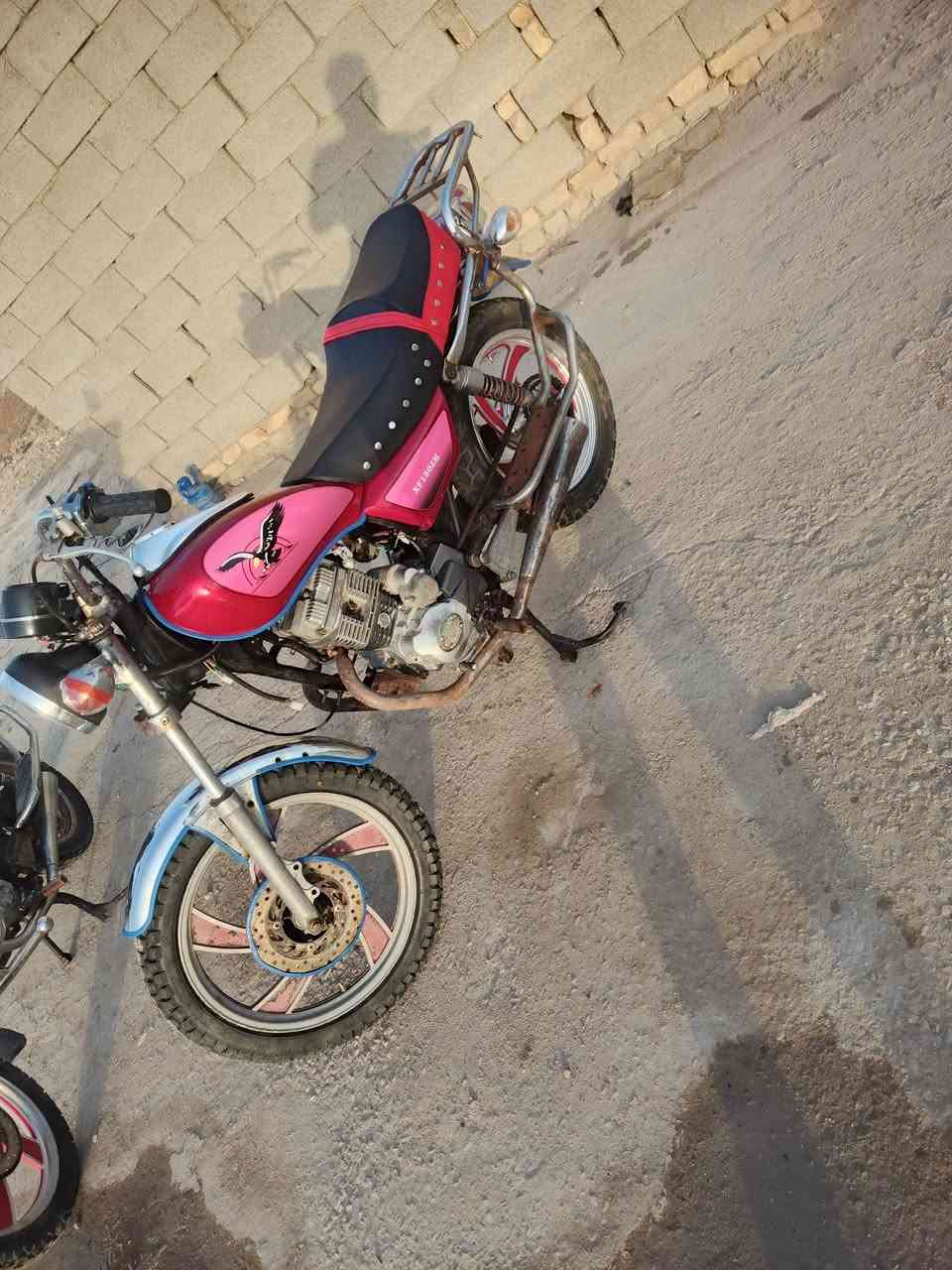 سلام عليكم دراجه تاي موته للبيع السعر 350 وبيها مجال دراجه نضيفه وحلوه الشراي يتصل مكاني رفاعي شارع ابو الماش ***********
