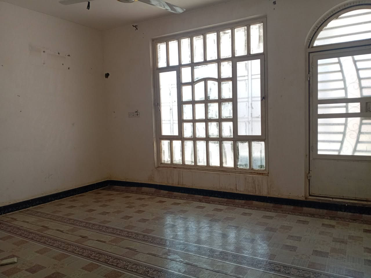 🏛️  دار سكني للإيجار 
  🏛️
____
🔰 الموقع  ام الخيل الثالثه  ➡️
----------------------------------------
🔳 طابو  
🔳 المساحه ٣٠٠ م
واجهه ١٥
-----------------------------
💎 تفاصيل البيت 💎  طابقين
____

🔹   ٤ غرف نوم  ▶️
🔹. ٢ صاله ▶️
🔹استقبال ▶️
🔹مطبخ  ▶️
🔹مجاميع صحيه داخليه وخارجيه بالطابق الثاني ▶️
🔹سطح ▶️
🔹كراج ▶️

--------------------------------

للأستفسار أكثر مراسلة الصفحه اول الاتصال على الأرقام
___________     ____________
📲*********** واتساب اتصال  
📲*********** واتساب اتصال 
___________     ____________

او زيارة موقعنا (( ام الخيل الأولى سوق العصري مجاور بيت حواء متواجدين من الساعه 🕒 3️⃣ عصرآ إلى الساعه 🕘9️⃣ مساءً))
