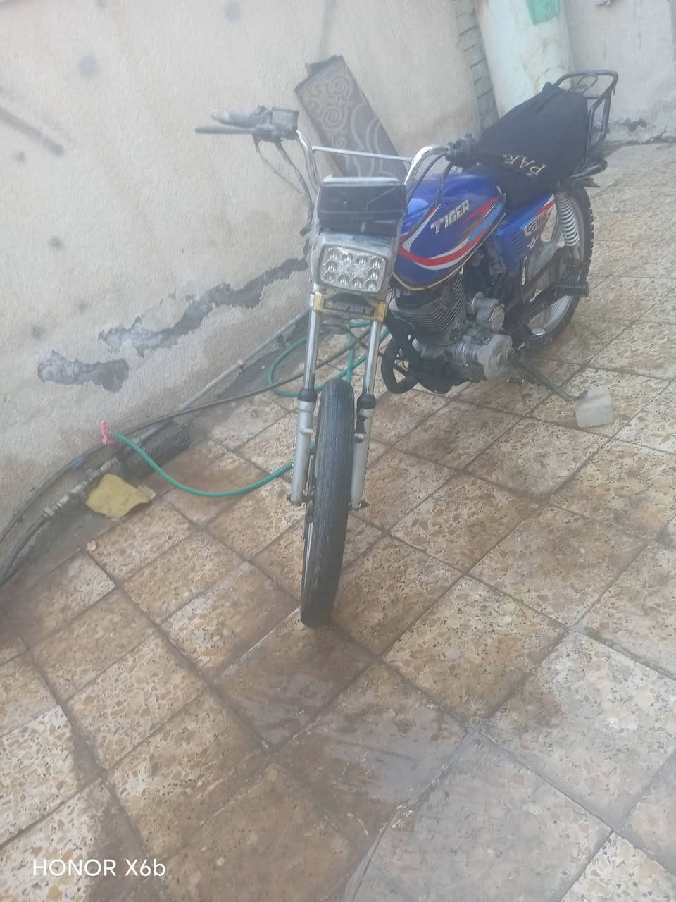 السلام عليكم للبيع دراجه ياني كامله هوسه بس كلاش مال نمر الوان بغداد السعر 275 وبيها مجال ***********
