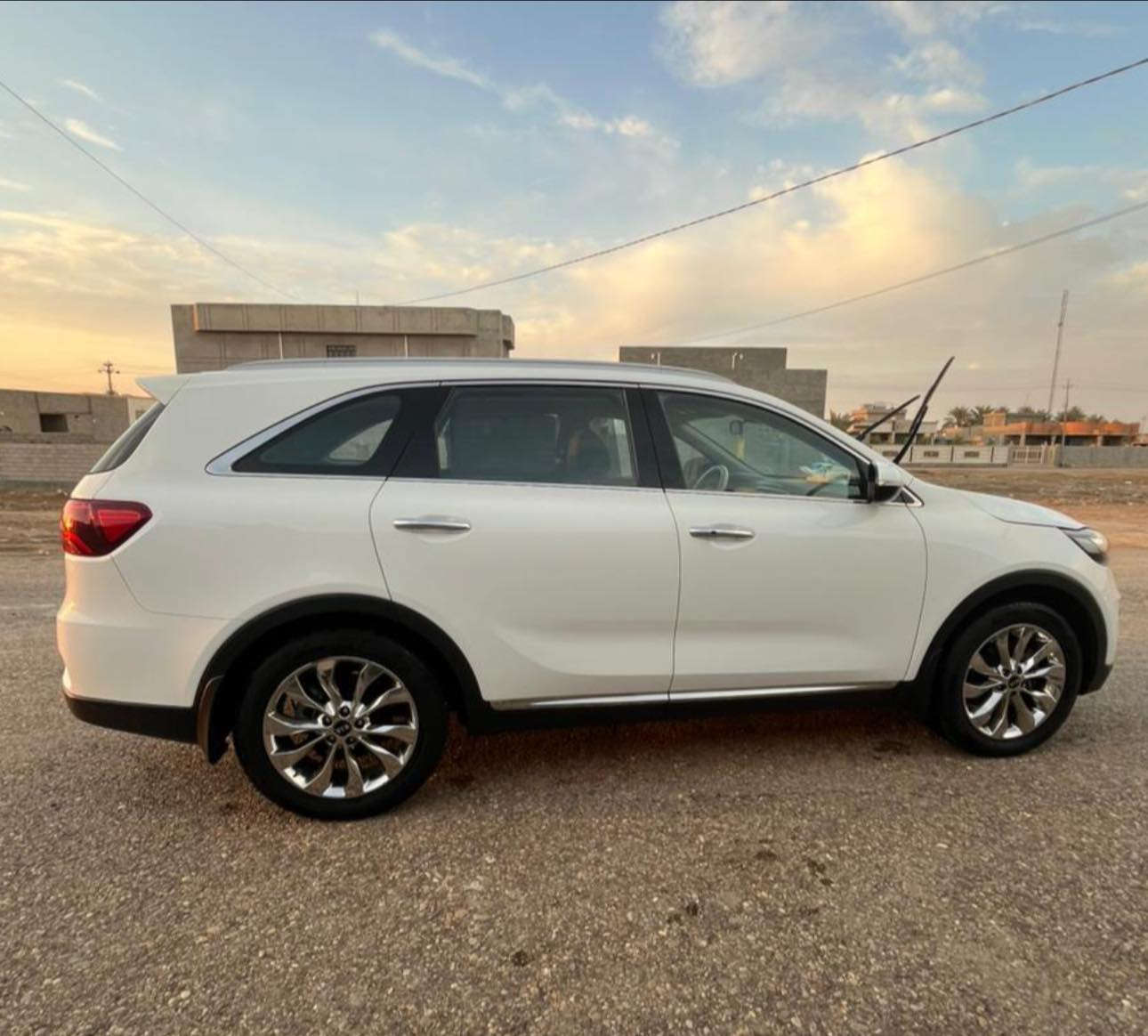 سورنتو خليجي فول 
رقم بغداد 
موديل 20 
محرك 6v بلادي شركه 
ماشيه 70 الف حقيقي شرط 
كفاله
•••
السعر 278$ بيه مجال 
***********
