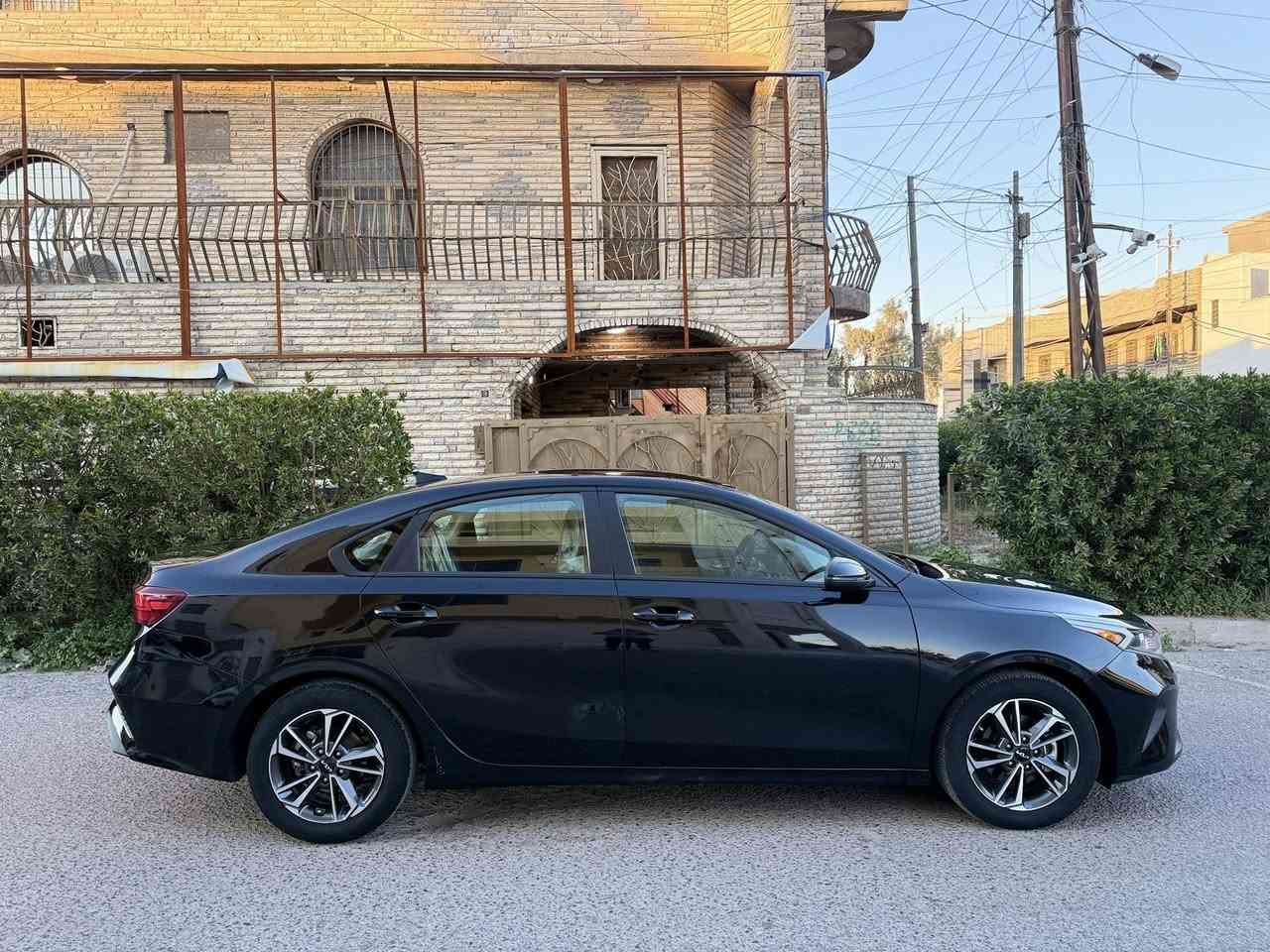 السلام عليكم 🙋🏻‍♂️🌹
للبيع KiA فورتي موديل 2024 دخول جديد ترقيم جديد رقم بغداد بأسمي تحويل ثاني يوم مشروع وطني وارد أمريكي ضررها جداً بسيط باب الصدر تبديل أصلي نفس ألون فقط مكفوله من الصبغ ليبل واحد كلها بجم بلادي شركه سياره جديده بمعنى الكلمه بوضع الشركه ماشيه 20 الف ترايها زيرو مكينه 2000 دوش كير محرك صدر تبريد مكفولات برغي مابيها نقص 

مواصفات 🚘❣️

شاشه كبيره لمس كامره دواره 

رادارات بالمري جانبي خلفي 

مسار خطي سياقه ذاتيه توقف ذاتي عند الاقتراب 

ويل كب مع تخم تخم تاير جديد 

أشاير بالمري 

ثلاث انظمه قياده سمارت و نورمال وسبورت sport 

فول تحكم استيرن أربع جهات بلوتوث حاكيه واي فاي كار بلي 

للأستفسار *********** أسيا ❤️ 

           ***********      عراقنا 

أبو علي مكاني بغداد البياع السعر 150 وبيها مجال 🤍❤️
