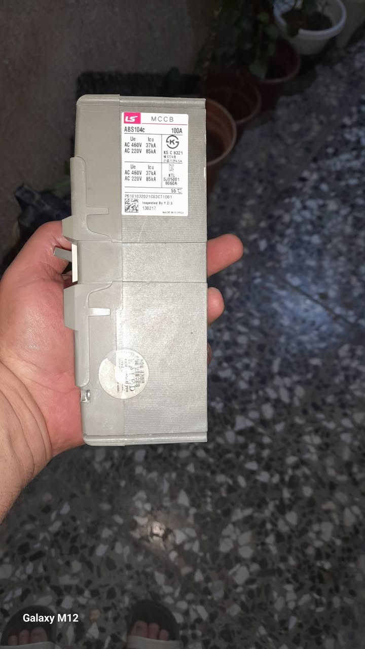 اخوان هاي مجموعة كهربايات كلهن شغالات ونضيفات وعل فحص الله شاهد مال بيتي ومشتريهن ارقة نوعيات بوكتهة بس شديت مولدة للبيت وجبت كهرائي غير المنضومة كلهة ختصرهن بورد واحد وحالين للبيع والكنتكترات والجنجوفر والجوزات وكلهن الله شاهد مابيهن شي عاطل جيب وشد والسعر انت انطي سعرك باي يرضا الله وبلعافية  وللستفسار موجود وتساب وتدلل ***********
