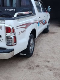 هايلوكس • ٢٠١٤ • رقم بغداد