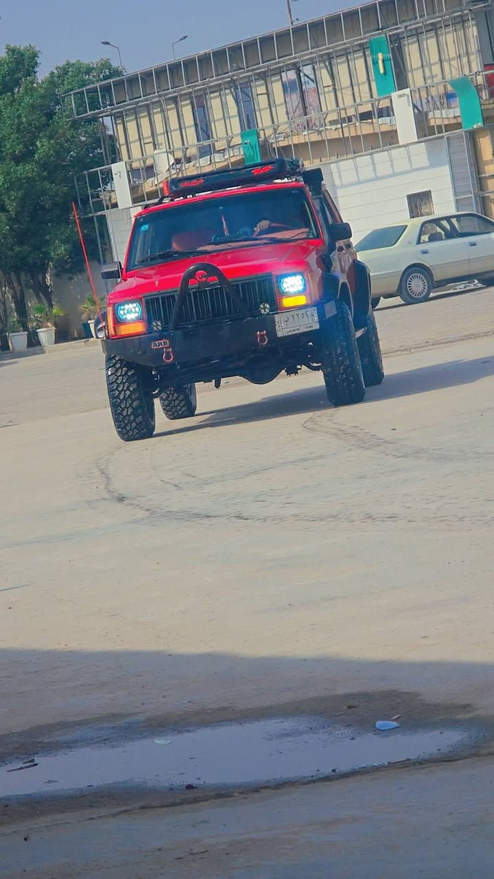 سلام عليكم جيب شاروكي 1996بلاد مكينه جديده دفع رباعي حداده جديده
تبريد شقال طخم تاير كير عادي رقم بقداد  شاشه دواخل جديده
الستفسار *********** السعر 55 بيه مجال
