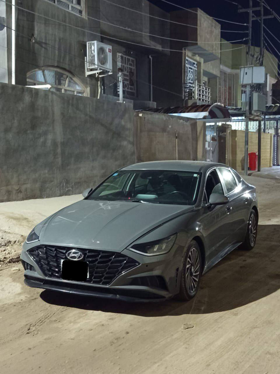 السلام عليكم
HEV سوناتا ٢٠٢٢ هايبرد محرك ٢٠٠٠ 
رقم بغداد 
اشاير بالمري 
حساسات خلفي امامي 
قيادة ذاتيه 
داخل جلد 
تبريد قطعتين 
توقف ذاتي 
وباقي المواصفات عادية 
وارد امريكي 
ضربتها موضح بالصورة فقط البنيد 
ماشيه ٨٤ الف كيلو 

  

السعر /١٥٥ وبيه مجال  حك الجيه 
للاستفسار
***********
