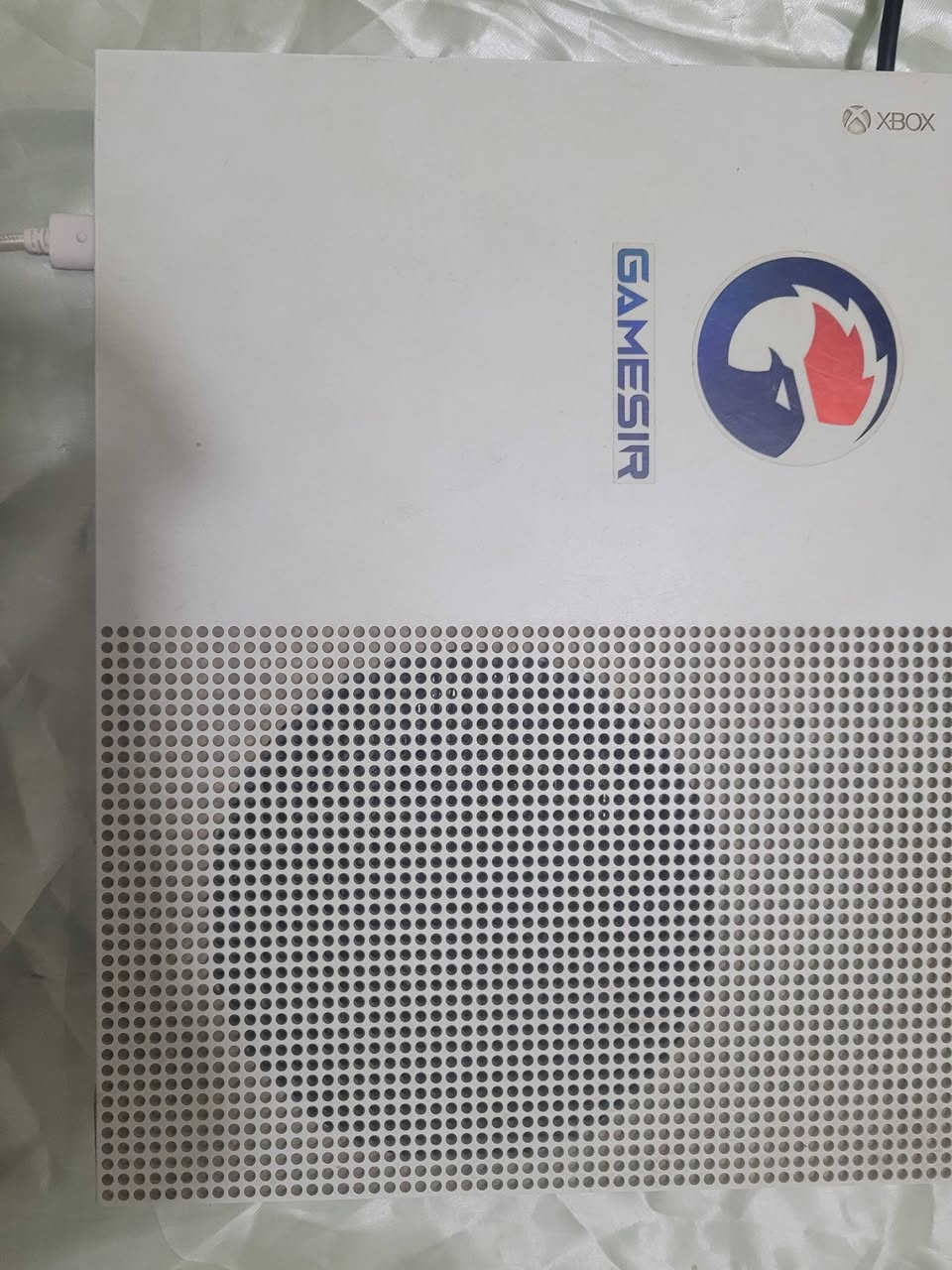 اكسبوكس ون اس
1 تيرا 
معه ثنين جوستيك الاولة كيم سير ج7 سي
ملاحظة اليدة الثانية ال لونها رمادي بيها درفت


**إذا كنت صاحب هذا الإعلان وتريد حذفه لأي سبب، رجاءا أرسل رسالة إلى الدعم الفني**