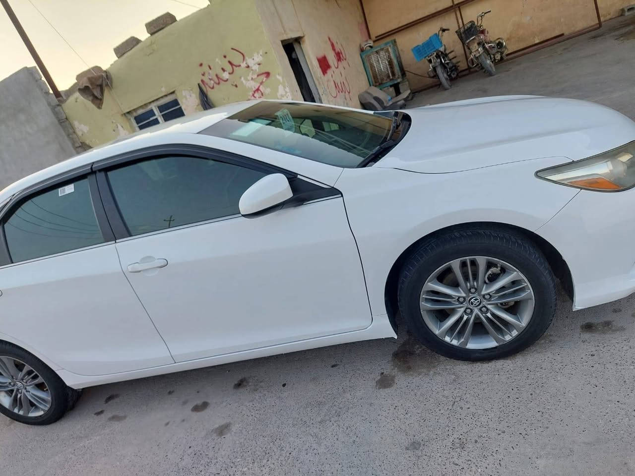 السلامه عليكم 
كامري للبيع موديل 2017se
السياره كلين رقم اربيل 
السعر 180وبيها مجال قليل 
المكان كركوك 
رقم الهاتف ***********
