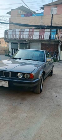 E34 • مقاعد جلد • محتاجة تجديد