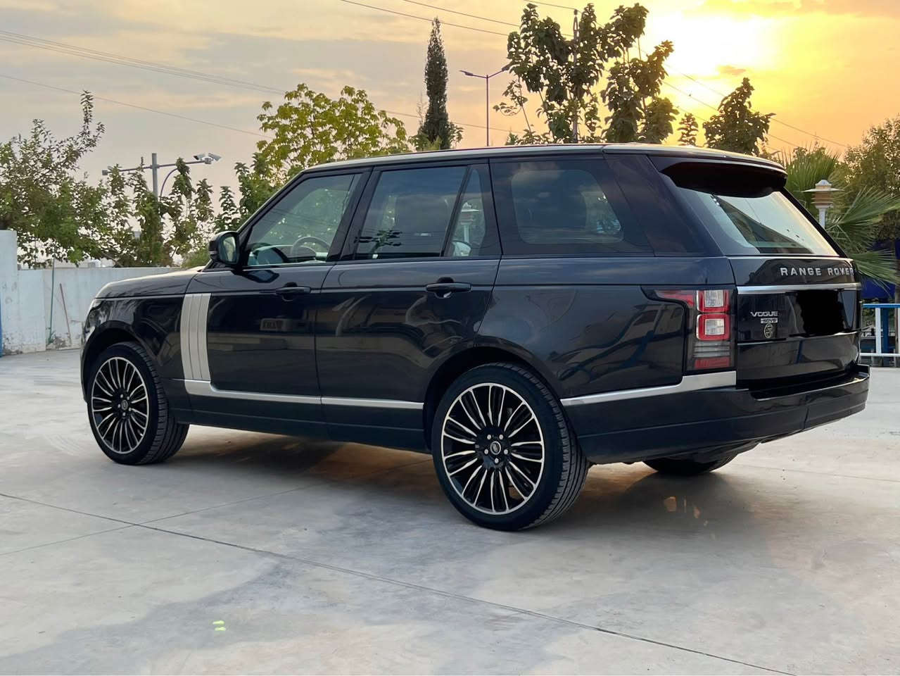 سەرەتا بە ناوی خوای گەورە و میهرەبان

فرۆشتنی خێرا

رانج رۆڤەر ڤۆک ئۆتۆبایگراف

٢٠١٤

مواسفات  ئۆتۆبایگرافی فول فول مواسفات  قەپات

٨ بستۆنی سۆپەر

دوبەی

١٠٠ هەزار کیلۆمەتر حەقیقی رۆشتووە

دەعم و لیدراوی و موس و براوەی بەشەرت

بی بۆیاخە کلینە

نوقتەی نیە ماشااللە

گیر و مەکینە و کارەبایی و تەبرید و تەقە و رەقە و تندوتۆلی بەشەرت

کامل سیرڤس کراوە و دیناریک مەسروفی نیە

بۆ عەیب و عار پرسیار مەکە.!

شوین// هەڵەبجەی شەهید

سعری // ١٧٥ گڵا و مجالیکی برایانەی تیدایە

ئاسیا ***********

کۆرەک ***********

واتساب و تیلگرام وڤایبەری لەسەرە.! حلبجة, السليمانية
