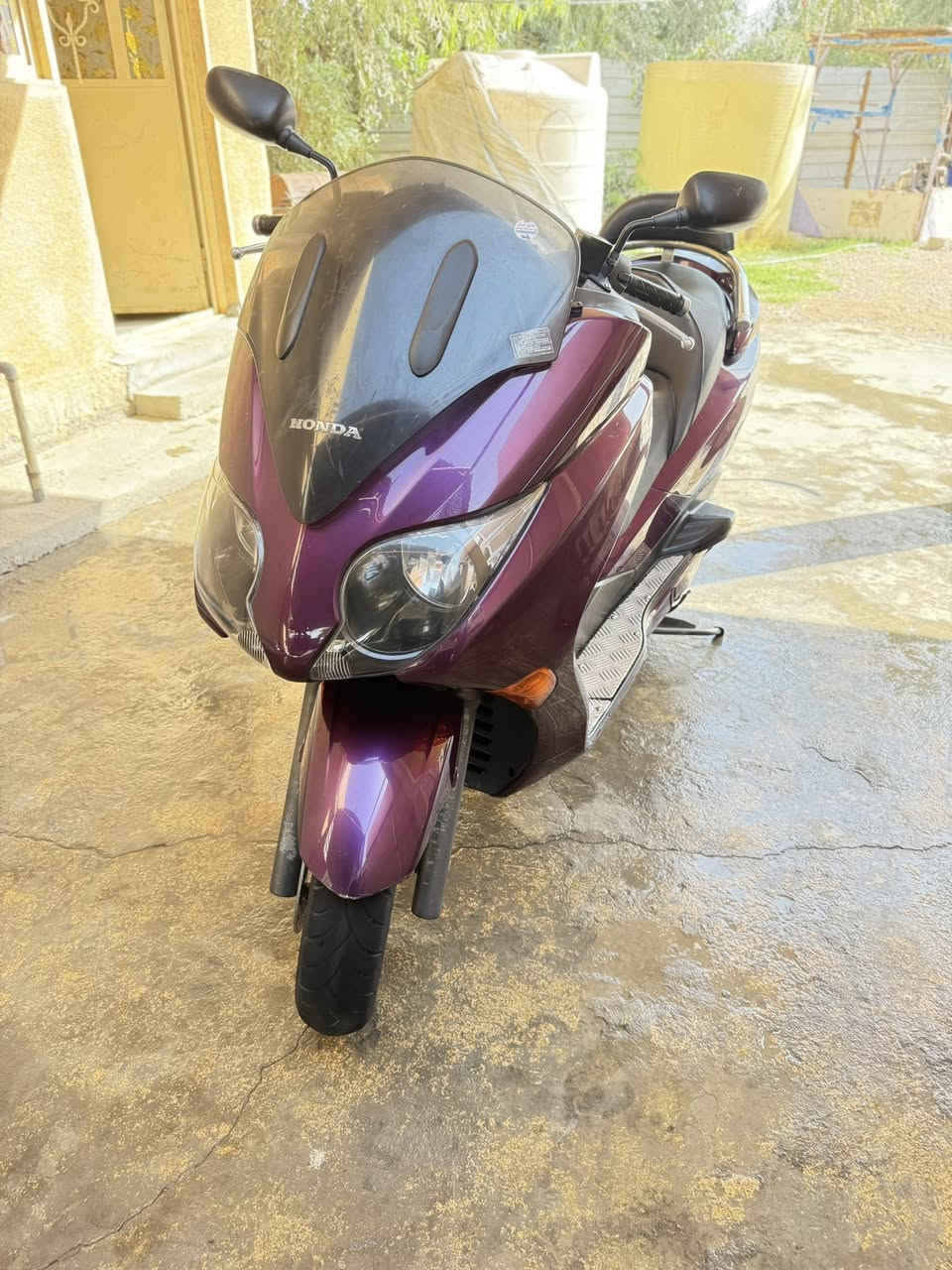 فورزه 010 لون كرزي مميز 
 كير 7 نمر اربع تحويلات
اديرلها دهن موتل وبانزين محسن 
الدراجه رمبه قبل سته اشهر نازله 
كفاله عامه محرك وگير وشلعه ومعدل يشك الكاع وين ميعجبك افحص 
كهربائيات كلها شغاله لدراجه جاهزه وتخبل
وعليهه منظوم زنون اصلي           
وبلعافيه على لياخذها ميصرف عليها شي السعر مليونين  وماتحصل هيج نضافه بهيج سعر خاص موجود ***********مكان الدراجه بغداد ابي غريب
