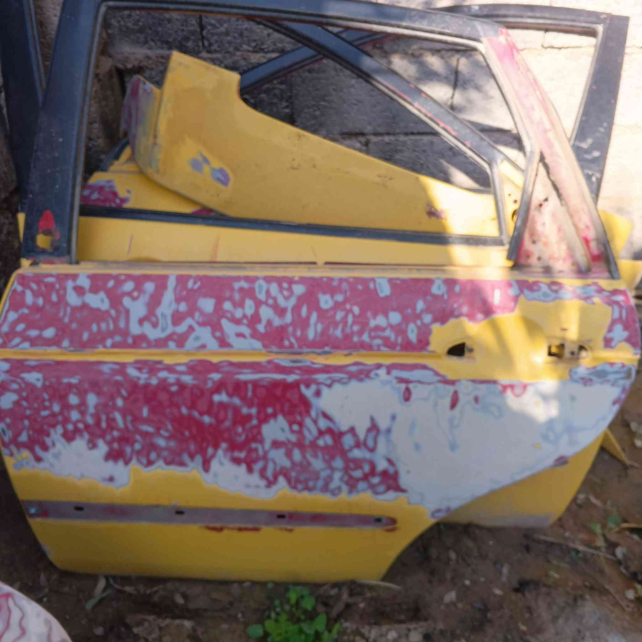 غراض سبكترا هاج باك باب خلفيه أو بس جامده واربع ابواب 
اسبايدر ***********
