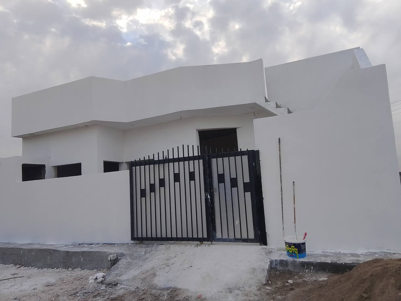 دار للبيع 110متر يتكون من غرفتين نوم واستقبال ومطبخ نوع العقار (زراعي)كوباني قرب المحافظة الجديدة خلف مزرعة اركان السايدين الجدد رابع فرع بعد المزرعة 
للاستفسار 
***********
***********
