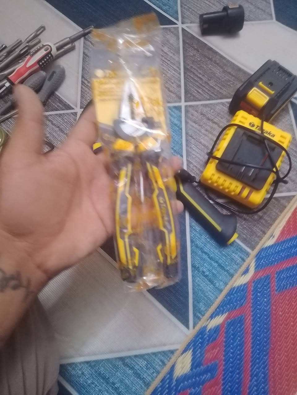 سلام عليكم هاي العده كلها شغاله الدرين الهمر الشحن شغلا درين البرغي شغال كله كامل وتجي وتفحص صارلهن 15يوم من اختهن الله شاهد جدد امام العين كلهن ابيع مابيع قطعه وحده شعرهن 175الف الي مايعرف بسعرهن لحد يراسل التواصل واتساب او اتصال علا الارقام التاليه مكاني بغداد جسر دياله شارع الاطفاء
***********
لحد يكسر بحلال الناس
