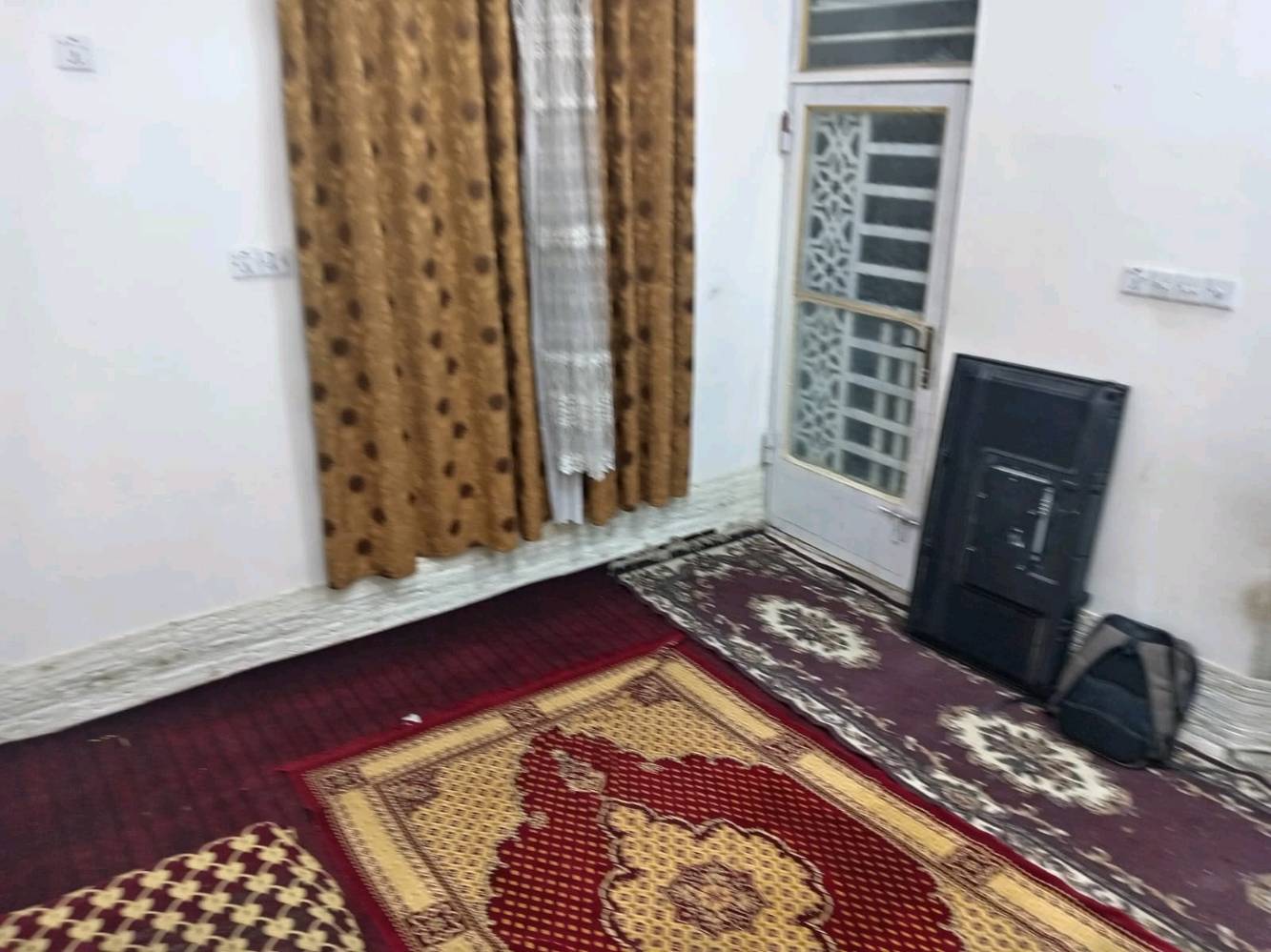 بيت بنصف السعر في حي السجاد خلف مرقد الحر سلام الله عليه
يعتبر فارغ جيب غراضك واكعد 
بيت ٥٠ متر في حي السجاد الاول بناء سنة ٢٠٢٢ طابقين 

السعر 35 مليون

سبب البيع بناء مستعجل عليه

طابو ٢٥ تحويل مباشر باسم المشتري
منطقة هادئة 

كل الخدمات متوفرة وديتم قرنصة فرع البيت

للتواصل ***********