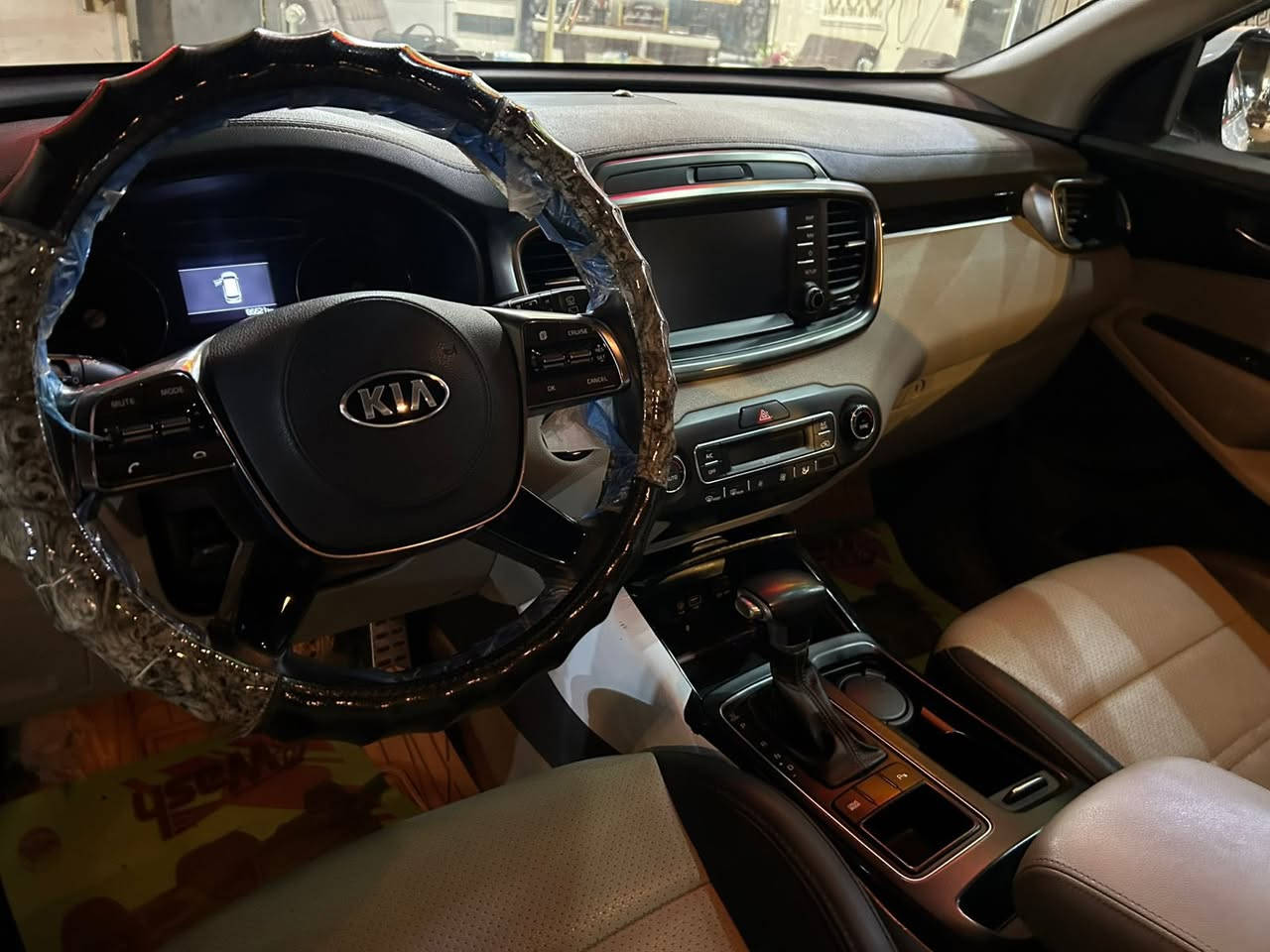 سورنتو موديل 2019 خليجي 
1 - السيارة بأسمي
2 - شكل2020  .
3 - ( خـليـجـي )  شركه دوليه . .
4 - رقم بابل ارقام جديده  .
5- هزه جديده 
6- بصمه 
7- باب خلفي كهرباء
8 - نضام بريك ابي اس 
9- لدات اماميه خلفيه
10 - لايت زنون
 11- كامره اصليه دواره 
12- حساس امامي خلفي اصلي ..
13 - كشن كهرباء +جلد  لونين . 
14-  3قطع تبريد .
15 - شاشه اصليه كار بلي .
16- سبعه راكب .
17- بصمه تشغيل وابواب  .
18- 6 سلندر  م3500  مامفتوح بلادي .
19 - 8كير مامفتوح بلادي   . 
20 - ترحيب  .
21- جنطه كهربائية ذكيه 
22 - كاميره دوارة  .    
23- مري شفط .
24-  اشاره بالمري .
25- برادات بلاديه .
26 -شاشه كبيرة .
27- اربع انظمه قياده  Sport  eco cimfort   smart  .
28- كشافات ضباب رباعي .
29 - علامة بالدواسه .
30- السياره جديده مكفوله من الصبغ فقط بيه بارد شبر خلف باب السايق وشبر في چاملغ امامي   
31_تخم تاير 
 32 -السياره ماشيه 99 الف .
سيارة جديده جدا سعرها معقول بلعافيه ع الياخذها 

مكان السيارة بابل
رقم صاحب السيارة 
***********

السعر : 260 ورقة
