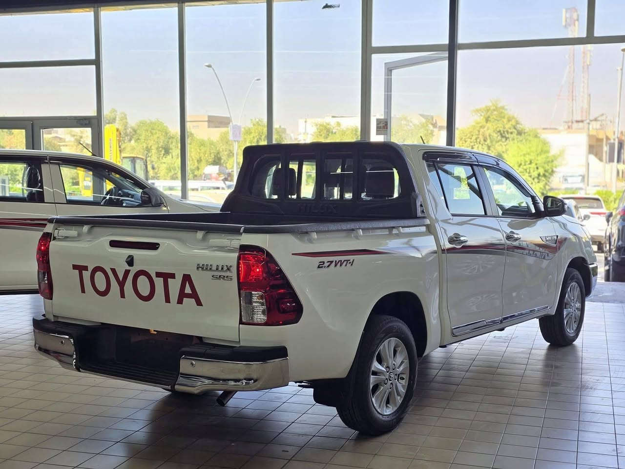 TOYOTA HILUX 4x2 AUTOMATIC 

تويوتا هايلوكس دفع ثنائي أوتوماتيك

‎سنة الصنع: ٢٠٢٥
‎المسافة المقطوعة: ۰ کم 
‎المستورد: SAS
‎العجلات: ١٦ بوص 

‎

‎المواصفات:
‎ المحرك: ٤ سلندر بسعة٢.٧ لتر
‎القدرة الحصانية: ١٦٦ حصان
‎عزم الدوران: ٢٤٥ نيوتن متر
‎ناقل الحركة: أوتوماتيكي
‎نظام الدفع: دفع خلفی

ضمان ٣ سنوات او ١٠٠،٠٠٠كم ايهما اسبق
صيانة مجانية سنتين او ٤٠،٠٠٠كم

شركة نويكار اوتو لتجارة السيارات في اربيل 📍
تقاطع مخمور - بصف معمل بيبسي 📍

للتواصل مع قسم المبيعات:-

***********
***********
***********
***********

#toyota #ضمان #سيارات #موديل #عرض
