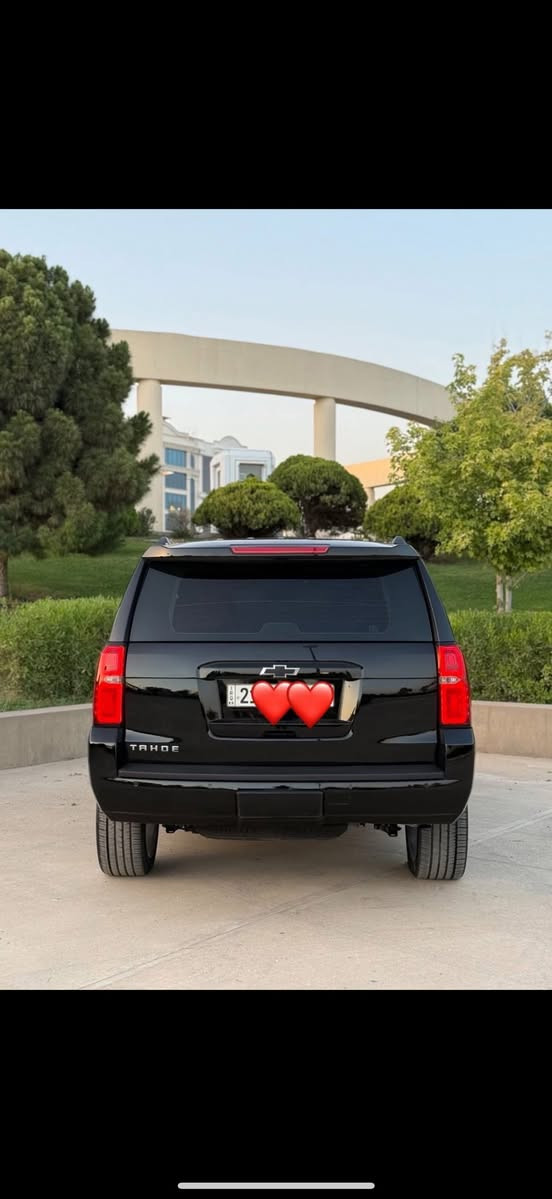 السلام عليكم 
للبيع فقط بدون مراوس تاهو 2017 خليجي وكالة المنصور نص مواصفات : LT
مقاعد جلد 
كراسي كهرباء 3 دكم 
قاصه 
فرس وسطي 
ويل كب بريمر 22 
تبريد مركزي 
شاشه كبيره 
كامره دواره 
تحكمات تبريد خلفيه 
رادار 
تنبيه 
نضام السير ع الخط 
محرك 5.3
حساسات 
مري كهرباء 
كروس سرعه وتحكمات 
مانع تزحلق
ليد امامي خلفي 
لايت عدسة زنون متحركه 
كشاف زنون 
سبعه راكب 
السياره مكفوله عام 
ماشيه 147 الف km جديده بمعنى الكلمه 
رقم سليمانيه الجديد سنويه وهزه والفحص كلها جديد سياره جاهزه 
دينار مابي مصرف
شرط التحويل 
السعر 355 وبي مجال 
العنوان بغداد الدوره 
***********
