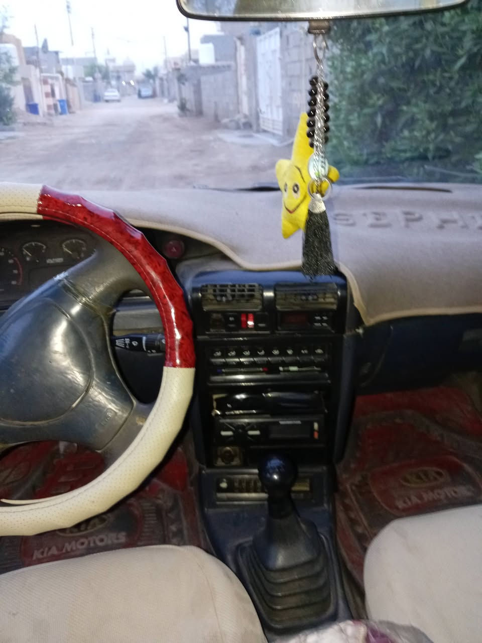 سلام عليكم سيفيا للبيع موديل ١٩٩٣سياره حلوه ماناقصه شي سعر ٣٣وبيه مجال رقمي ***********
