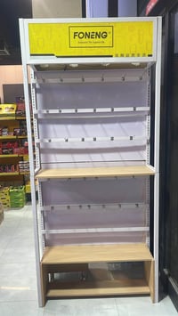 عارضة اكسسوارات موبايل تحتوي انارة مستخدمة قليل جدا نظيفة السعر ١٠٠ ال...