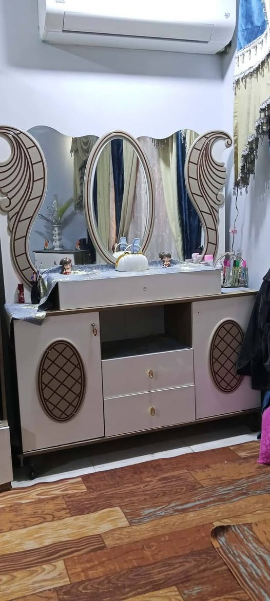 غرفه تركي ضخمه  تكمه نظيفه مابيه ضرر .ديوانيه .الاسكان .مقابل المعهد التقني ***********
