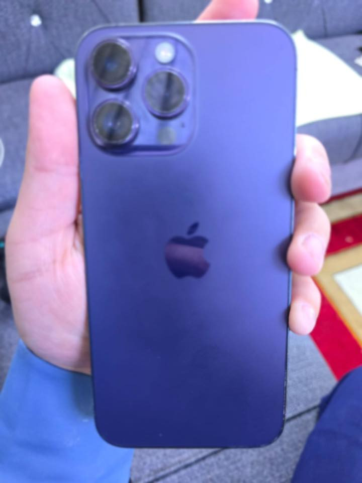 اي فون لبيع ١٤بروماكس.    ذاكره ٢٥٦جهاز نظيف وغراضه كامله ***********
