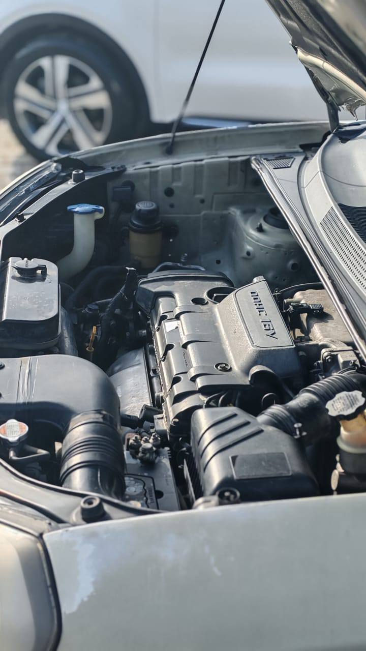 سلام عليكم توسان ٢٠٠٩ للبيع بابتين وجاملغ مصبوغات بنيد مبدل تبريدها شغال خير من الله مكينه نظيفه سياره موجوده بلشعب شاشه اندنرويد كامره خلفيهه
السعر ١٠٠$ وبيها مجال بسيط للشراي 
للاستفسار ***********
