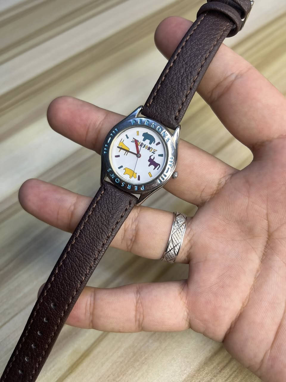 بيرسونس ياباني اصلي
مكينة ياباني مختمة دزاين مميز 
قطر الساعة 32 نضافة 100‎%‎ 
السعر 30 الف


**إذا كنت صاحب هذا الإعلان وتريد حذفه لأي سبب، رجاءا أرسل رسالة إلى الدعم الفني**