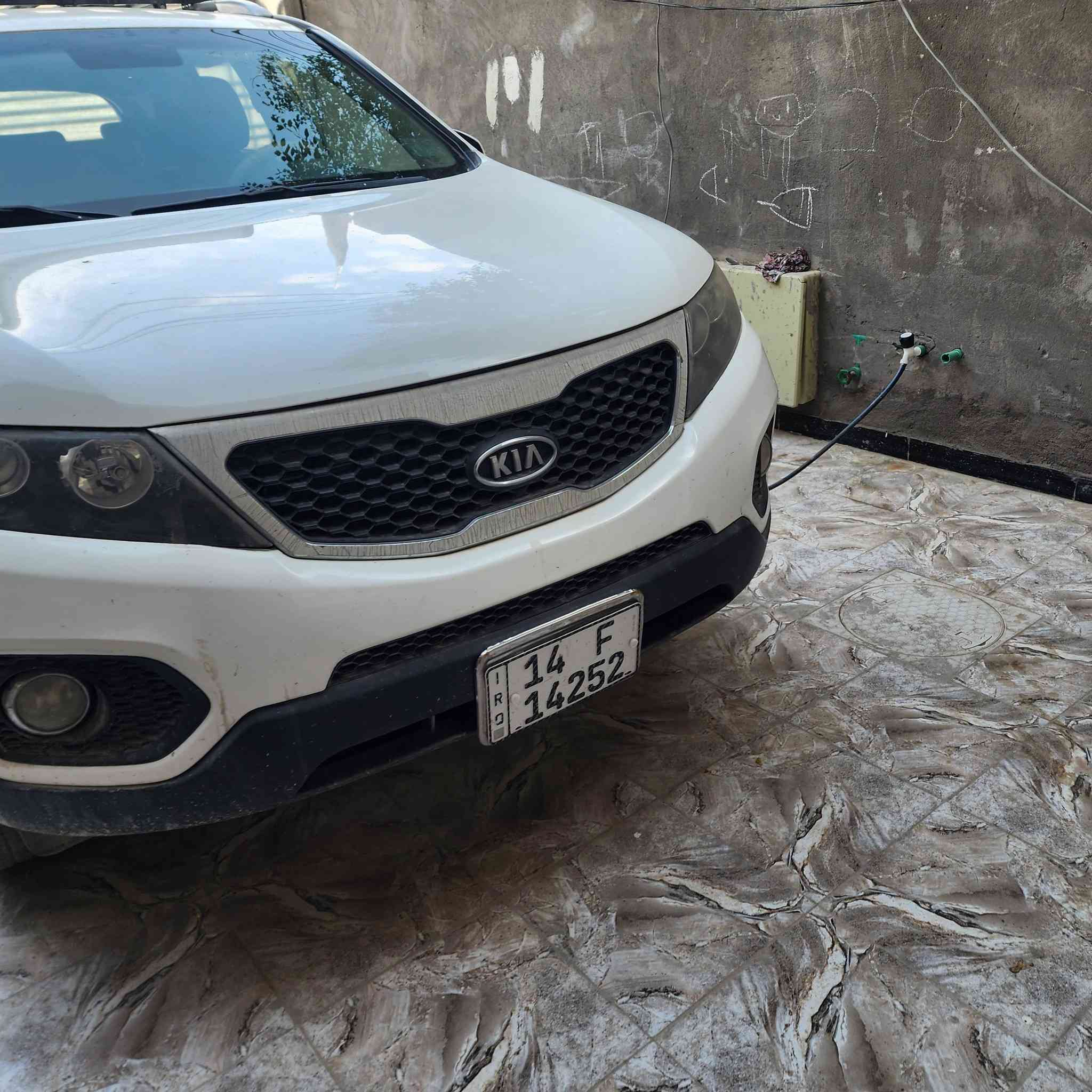 سورينتو مديل ١١ ماشية ١٥٠ محرك ٢.٧دوش 
رقم دولي بصرة بسمي سنويتها بعدها 
ومسويلها هزه وكامله اشتريتها قبل اشهر وصار عندي ظرف اريد ابيعها وشرط تحويلها ما يتعب لان كلشي مكمل الله شاهد  سعرها ١٤٠ ورقة

***********
