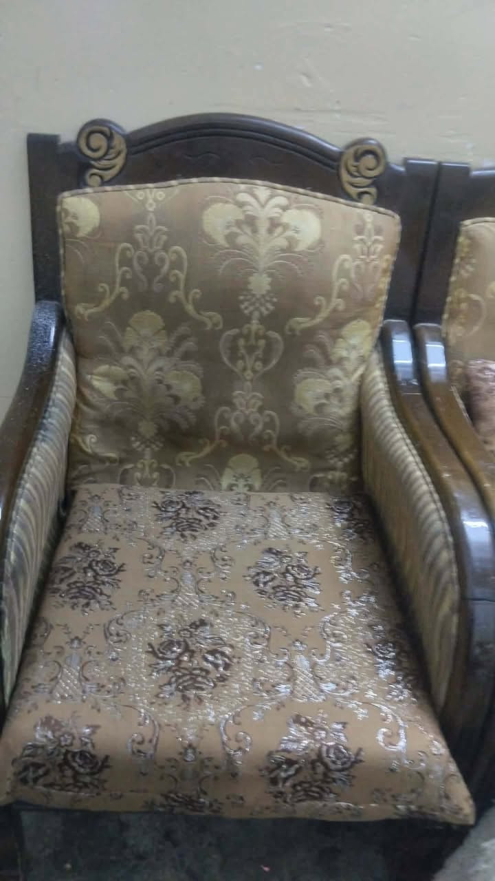 طقم قنفات مستعمل للبيع
🛋️ طقم قنفات نظيف جدًا، يتكون من 8 مقاعد. 💰 السعر: 130 ألف دينار. 📍 الموقع: خانقين.

للاستفسار أو الحجز، يرجى المراسلة عبر الصفحة أو التواصل على واتساب: 📞 ***********
