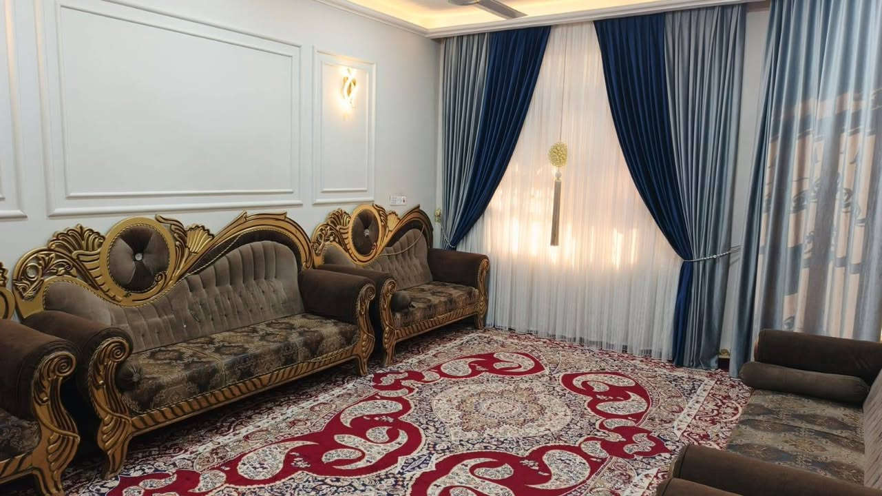 دار للبيع جسر ديالى القديم شارع المخازن قرب مولده سيد مجيد المساحة 150م واجهة 8.70 نزال 17.80 طابو صرف على شارع 20 (استقبال + صاله + مطبخ +غرفتين نوم) للاستفسار ***********
