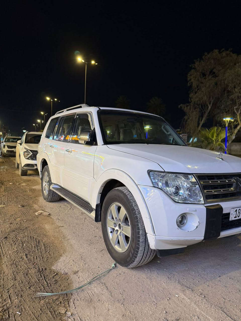 السلام عليكم
سياره باجيرو 2008. لون ابيض ثلجي كفاله عامه عدا بارد شبر في الباب الخلفي. مكينه كير بشرط 
مكان الديوانيه 
السعر 128
الرقم ***********
