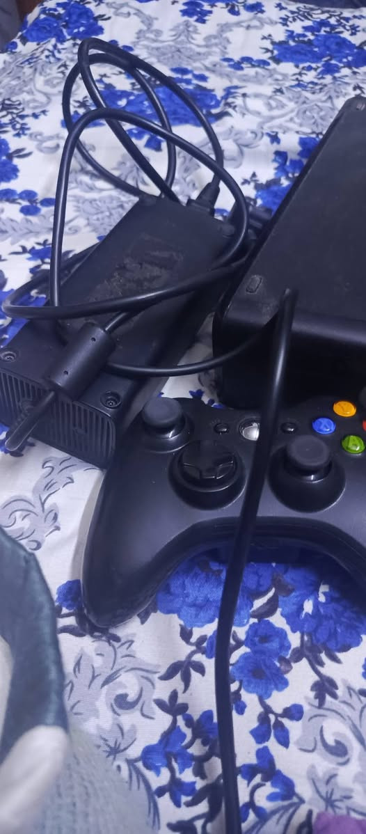 السلام عليكم.. اكس بوكس يحتاج تصليح مهكر  يحتوي على 127 لعبه ويا يدتين شغالات اريده ب 75 الف وبي مجال.. مكاني تكريت للتواصل ***********
