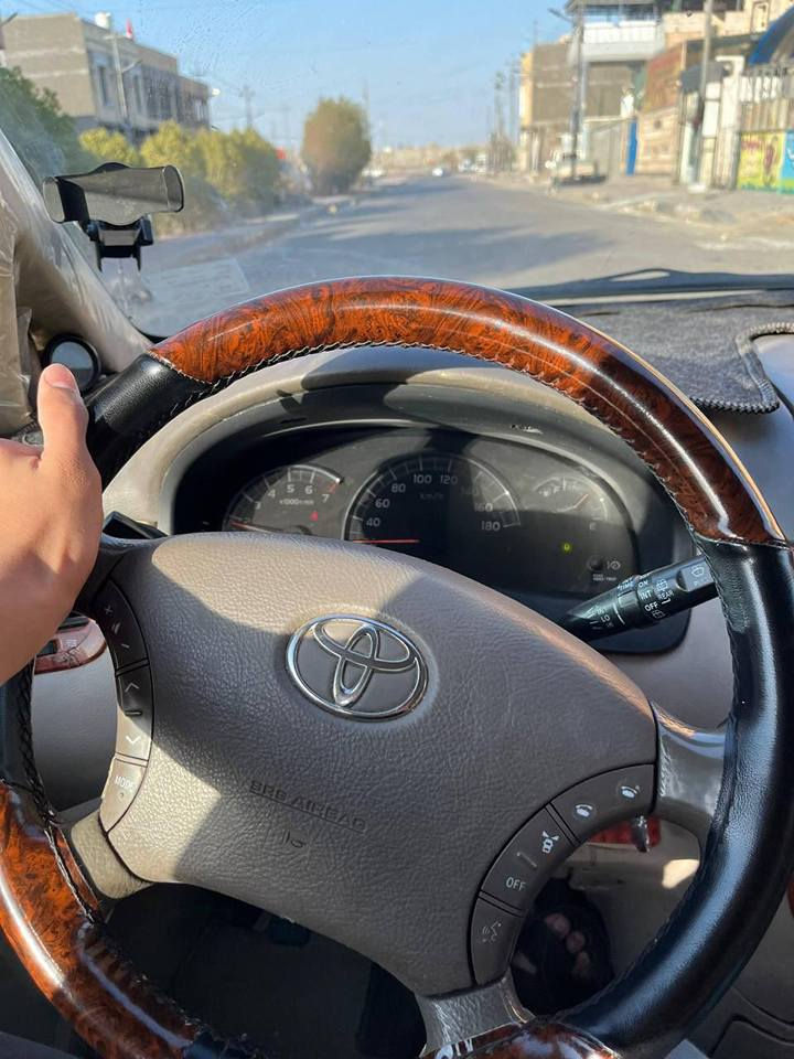 السلام عليكم ابصم  كرستال اصل 
شاص ١٧ ما مشمول بتنزيل الموديل
جاهزة  بأسمي سنوية جديدة ورقم دولي 
7 راكب .
✅لايتات زنون 
✅ تحكم ستيرن 
✅حساسات اماميه خلفيه 
✅ كامره
✅ شاشه جديده 
✅رقم البصره جديد دولي 
وبيه بعد مواصفات تعال اشوفه بعينك سياره جديده مال بيت . (السعر ١٤٠$ )وبي مجال حك جيه .الرقم اللاستفسار على رقم  (***********)☎️☎️ البصرة, العراق
