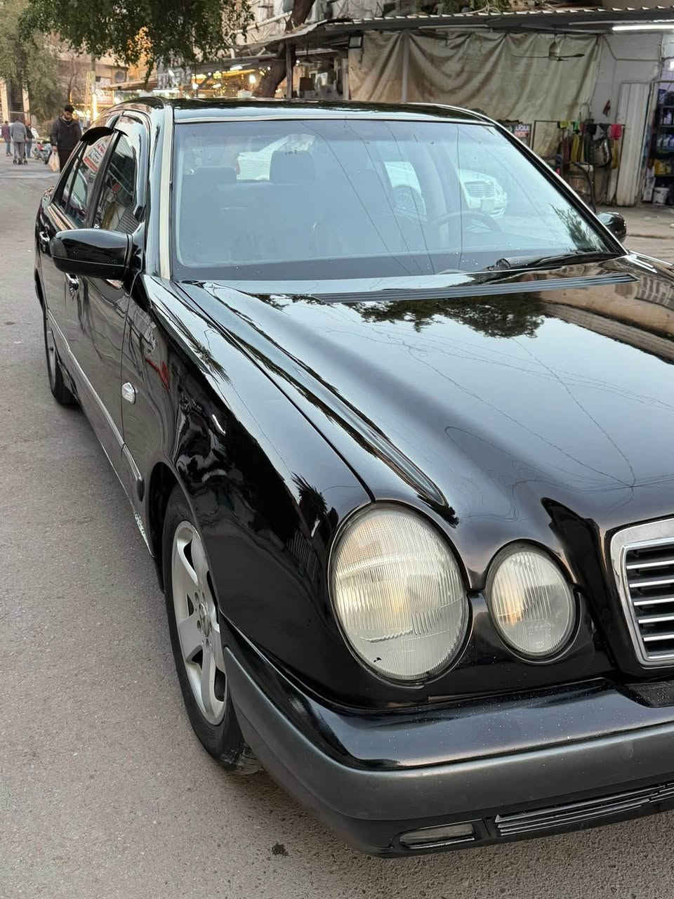 للبيع فقط بدون مراوس نقد فقط 
مرسيدس ام عيون 1999 مسجله 2000 معلايه ابيع واقع حال فقط وكاله بدون تحويل 
محرك 320 V 
رقم بصره الماني سنويه عظم عاج 
تعمير كامل جديد محرك كير حداديته كهربائيات كله جاهزه 
تخم تاير باتري جدد 
سلايد روف سنترلوك مري شفط كشنات كهرباء الخ … 

مكانه بغداد العطيفيه والسعر 55 ورقه وبيه مجال بسيط *********** بغداد, العراق

