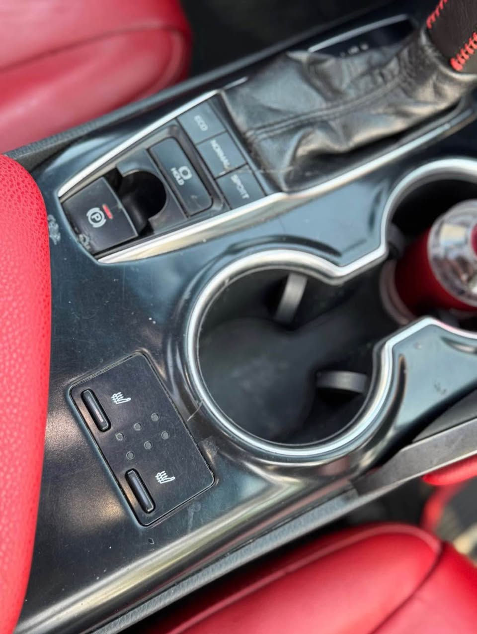 سلام علیک 
لبيع سياره كامري2018XSE فوول فوول فوول واحد علا واحد 6 سلندر بانوراما داخل احمر بيلاد داتاشو 5 كاميرات بصمه ليد سماعه JBL فوول فوول مواصفات رادار حجر اكزوز كلابشرط كلا يشتغل 
ملاحظه :سياره جاملغ و باب صبغ فقط بجم كبس  كيرو محرك شرط برغي مامفتووح شرط تحويل
سعر : ١٨٠ و مجال 
مكان كركوك 
***********
***********

سلام علیک 
کامری 2018 XSE فوول فوول 
6 پستۆن پانۆراما ناو سوور بیلاد داتاشۆ پێنج کامێرا بەسمە  سماعه JBL لید  فوول فوولە زۆر مواسەفاتی بەردی ئەگزۆز رادار بەشەرتەر  
تب: به س جاملغ و درگاي سايه ق صبوغه  پێشی کەپسەگێرو مەکینەی بورغی نەکراوەتەوە  بەرشەرتی تەحوویل
نرخي : ١٨٠ مجال 
شوين كركوك
***********
*********** كركوك, العراق
