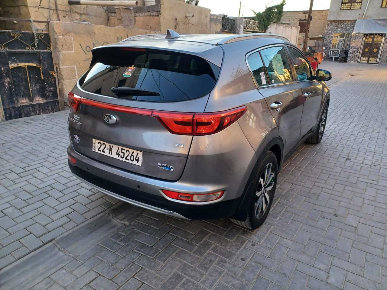 السلام عليكم كيه سبورتج واردامريكي ٢٠١٧ حادثه  باب اليمن المامي  فقط  بدون دواخل  وصور الحادث بل منشور   محرك  ٢٤٠٠ كير حداده صدر تخم تاير تبريد تتفه مكفول موصفات فول واحده على واحد  عد  الفتحه ماشي ٧٢ سياره جديده  عله  وضع الشركه سبير مانزل  رقم أربيل جديد سنويه جديده تحويل ثاني يوم المكان بغداد  سعر ١٣٥ وشراي ينتصل***********
