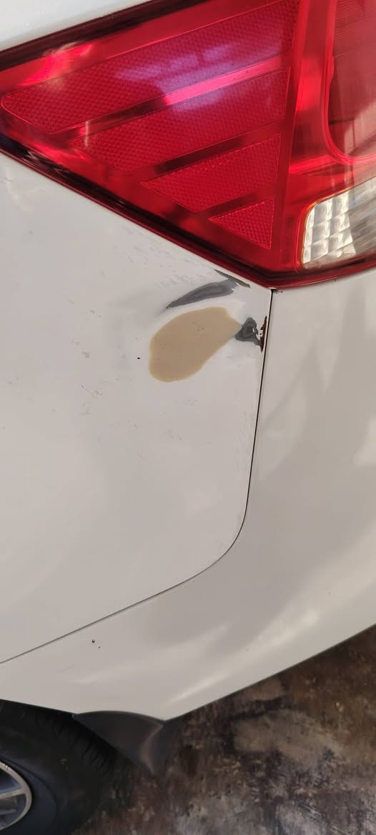 سلام عليكم َمن رخصعه مدير الكروب كيا سي رات موديل 12  مكينه الف وستميه دكشن عالي كير 6 نمرشفتات بل ح  الستيرشاير بل المري تخم تاير جديد صدر امامي وخلفي حساس خلفي جديد هزه ما خلصانه سنويه ما خلصانه السياره بيها ربع بنيد فقط سياره بسمي تريد تحويل تريد وكاله  العنوان واسط صويره الرقم ***********
