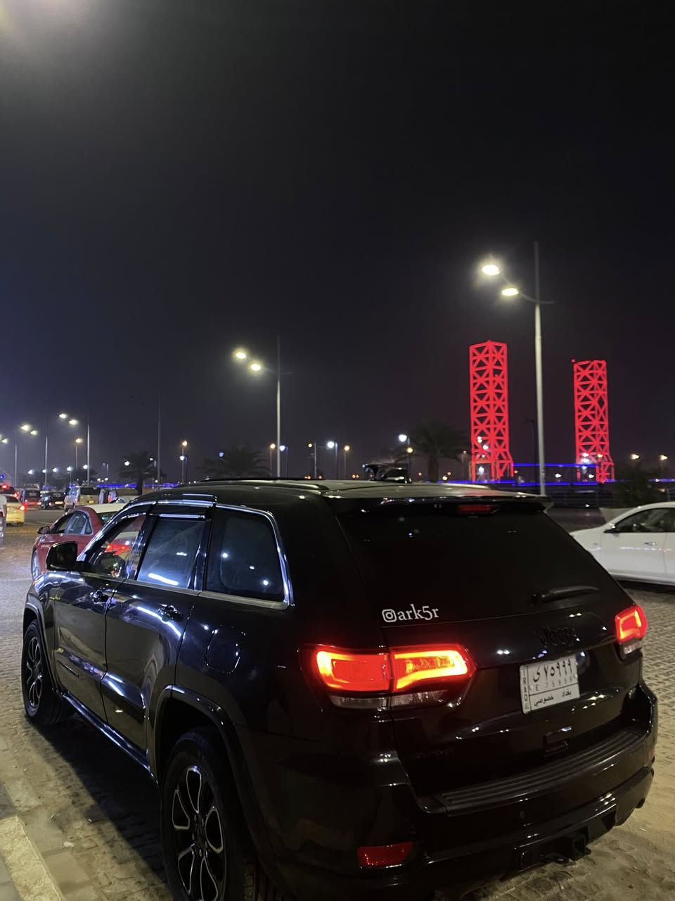 جيب 2015 السياره حلوه داخل احمر توه مبدل تخم تاير وتوه مكمل الحداديه السياره ما ناقصها شي السياره كلش حلوه ورقم مميز بغداد ومكمل الهزه مالتها يعني ماتصرف عليها ربع ولسياره مال جناي مكانها بصره تحويل ثاني ماشيه 140  السياره فول فتحه تشغيل عن بعد صندوك كهرباء 
***********
خابرني وانا بلخدمه 
سعرها 195 وبيها مجال
