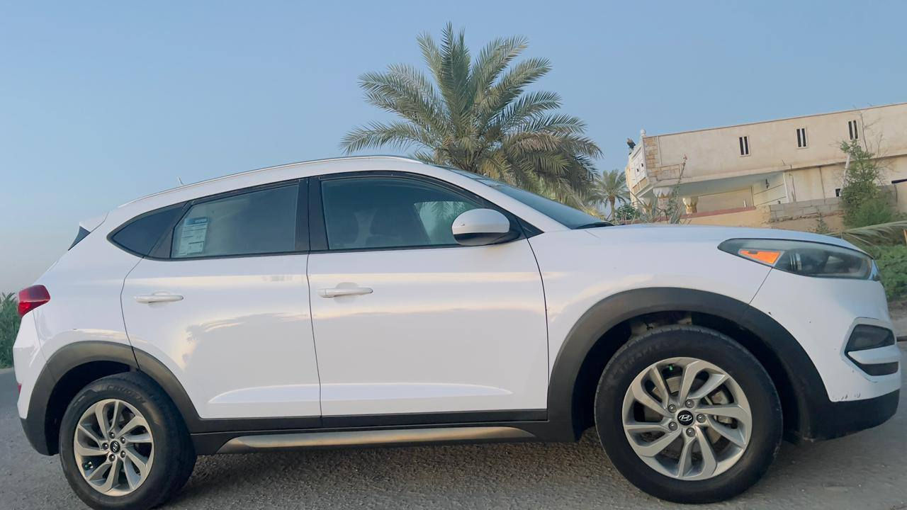توكسان للبيع نضيفه جدا موديل 16 امريكي حادثهه شبر فقط بلجاملغ الامامي للأستفسار أكثر ***********
