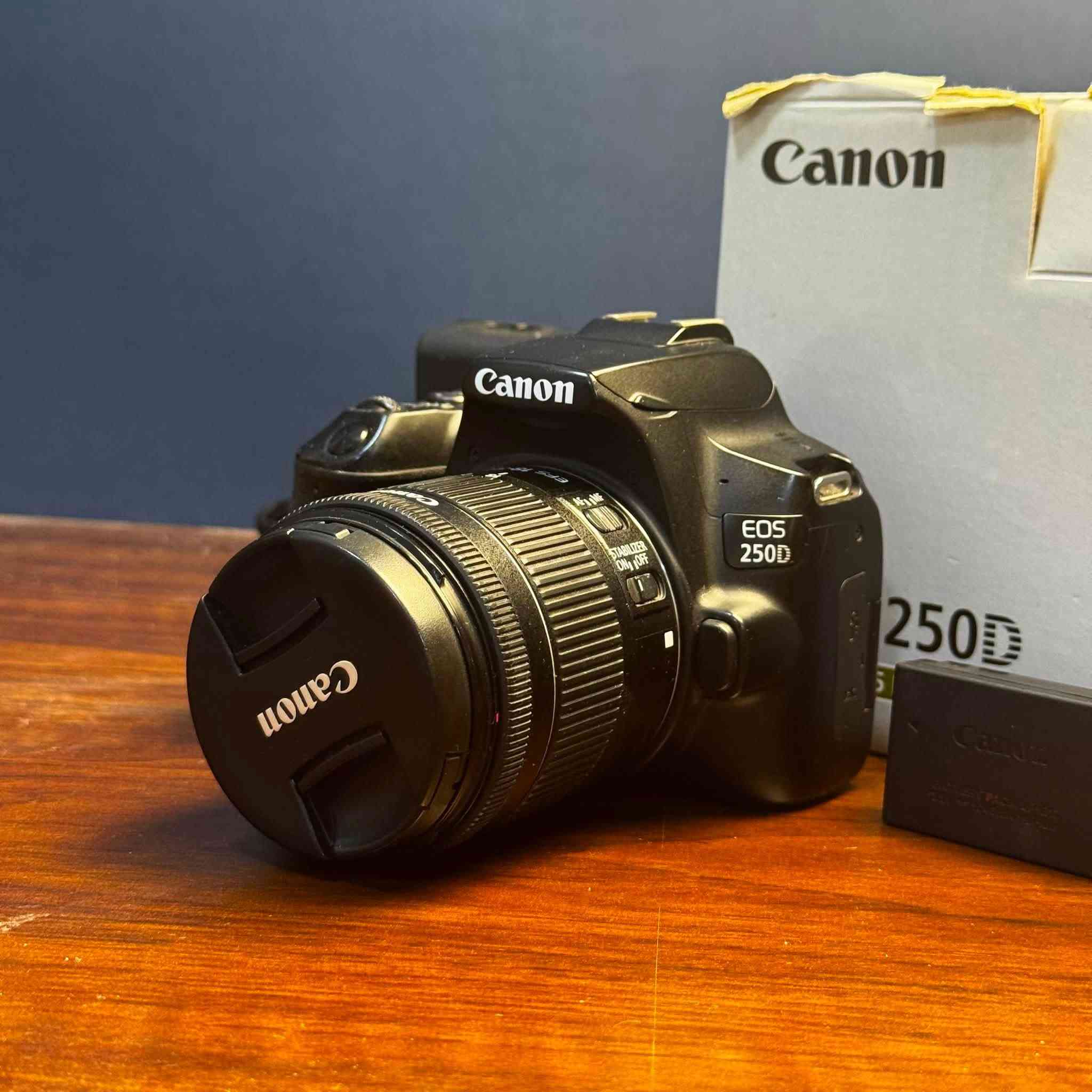 للبيع 📸 | Canon EOS 250D

✅ نظافة فول، بدون أي خدش.
✅ استخدام شخصي وبحالة ممتازة.
✅ عدسة Canon EF-S 18-55mm IS STM الأصلية.
✅ البطارية الأصلية.
✅ الشاحن الأصلي.
✅ الكارتون الأصلي موجود.
✅ جميع أزرار الكاميرا والشاشة تعمل بكفاءة، ولا تحتاج أي صيانة.

مناسبة جدًا لـ:

* صناعة المحتوى.
* تصوير اليوتيوب.
* التصوير الفوتوغرافي.
* المبتدئين والمحترفين.

💰 السعر: 600,000 دينار قابل للتفاوض

📍الموقع: الموصل.
📩 للاستفسار أو المعاينة التواصل على الواتساب 
***********
