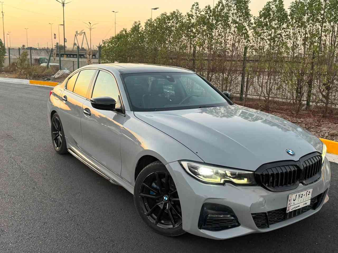 السلام عليكم
330i 2020 للبيع 
مصبوغة حزام السيارة اصلها اسود 
صور الحادث مرفقة 
السيارة ماشية 119KM 
السيارة بيها نقوصات بسيطة 
مكينة كير مكفولات بانزين محسن و دهن امزويل بي ام دبليو 
مواصفات السيارة مواصفات البي ام الاعتيادية 
السيارة عارضها ب 17,500$ قفل 
مكان السيارة بغداد زيونة 
*********** 
شكراً
