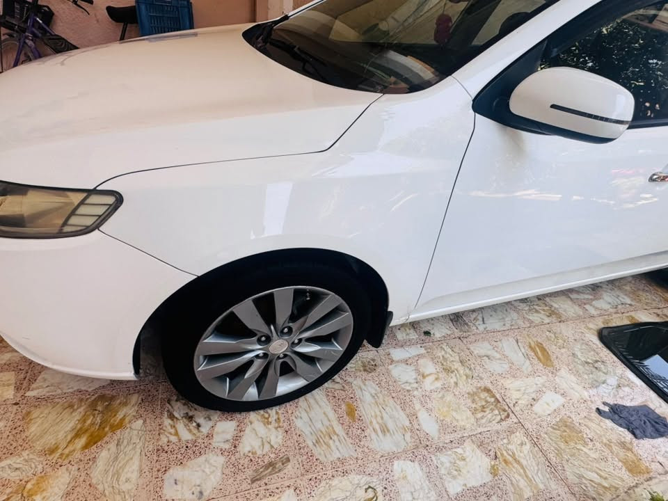 سيراتو موديل ٢٠١٢ 
رقم سليمانيه دولي 
سنويه لنهاية ٢٠٢٧
فول موصفات عدى الفتحه 
تحكم جهتيت
كير 6نمر 
شفتات استرين 
تبريد بيانو شاشه 
كامره
حساسات خلفي 
دوشمه جلد 
ارظيات جلد 
مكينه لا تنقيص ولا بخار  خير من الله 
تبريد ثلج ❄️❄️❄️
تخم تاير جديد 
خمسه ويل كب ١٧ 
منظومة بانزين جديده 
صدر جديد 
السعر ٩٨وبيهه مجال
المكان ديالى المقداديه 
***********
