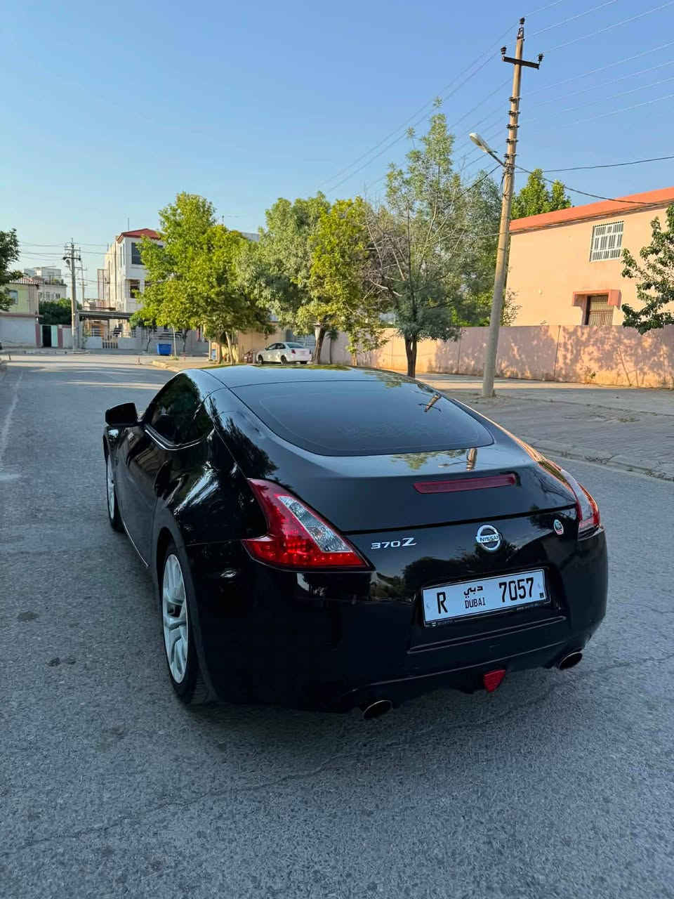 Nissan_Z 2017 
سةيارةكةساغة بي رةقةمي دوبةية 
مةنةفيست و غرامةبةشةرتة
سبوخ٢پارچةبي ليدران بي دةعم 
٧٠هزار روشتوة لوك لوكة
فول مواصفاتة
چركةي تيدا نية هةموگياني بةشةرتة
سعري ٦٨ وةرةقةمةجاليكي كةم
***********
*********** أربيل, العراق
